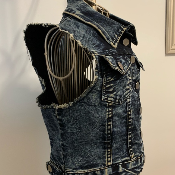 Women’s jean vest - Picture 2 of 4